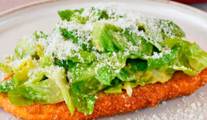 Milanesa césar con lechuga romana Mimaflor